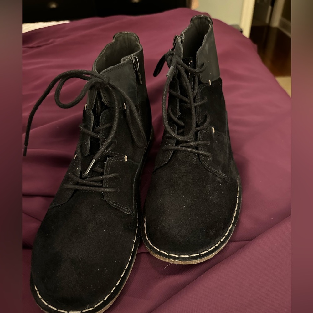 Clark’s Black Suede and Leather Desert Booties. Size 9 W.